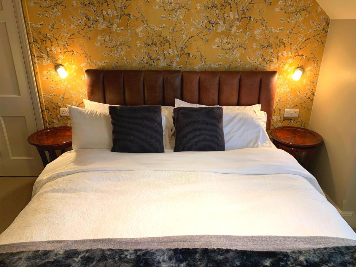 The Malt House Hotel Ейлсбъри Екстериор снимка