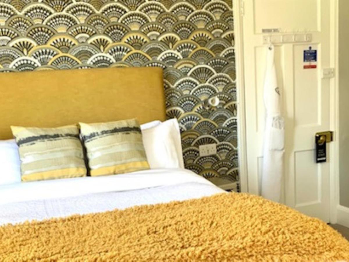 The Malt House Hotel Ейлсбъри Екстериор снимка